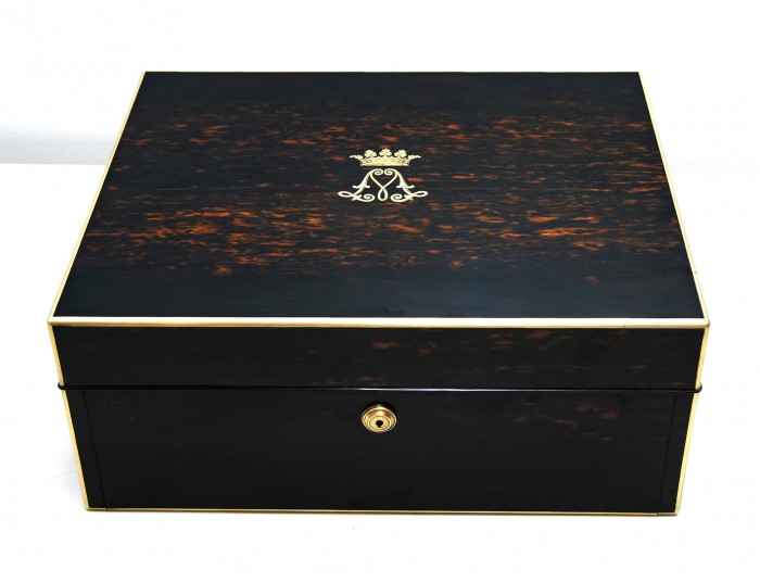 Asprey coromandel box with an inlaid duke or duchess' crown.