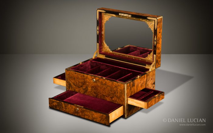 Antique Jewellery Box in Burr Walnut.